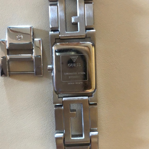 Guess watch with diamond embellishment - Picture 4 of 4